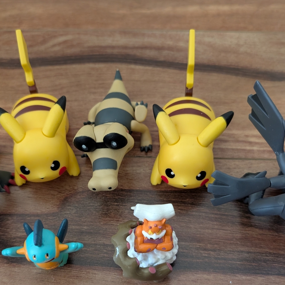 Nintendo Yellow and Black Action Figures Playset